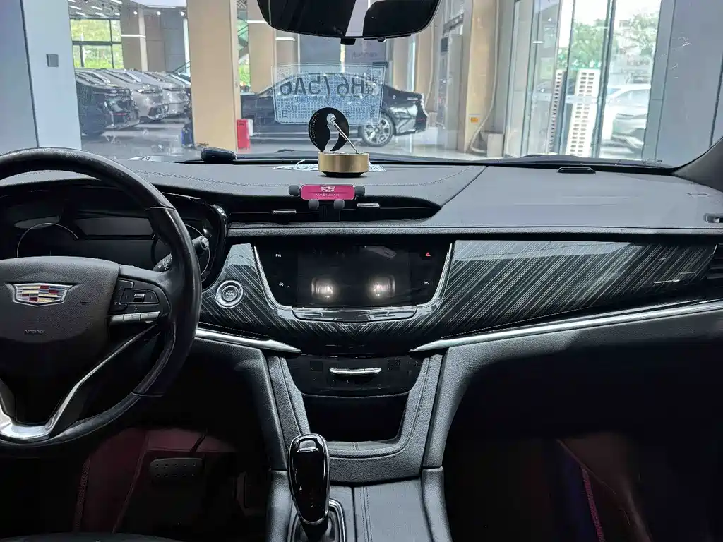 Cadillac XT6 2023 — фото 13