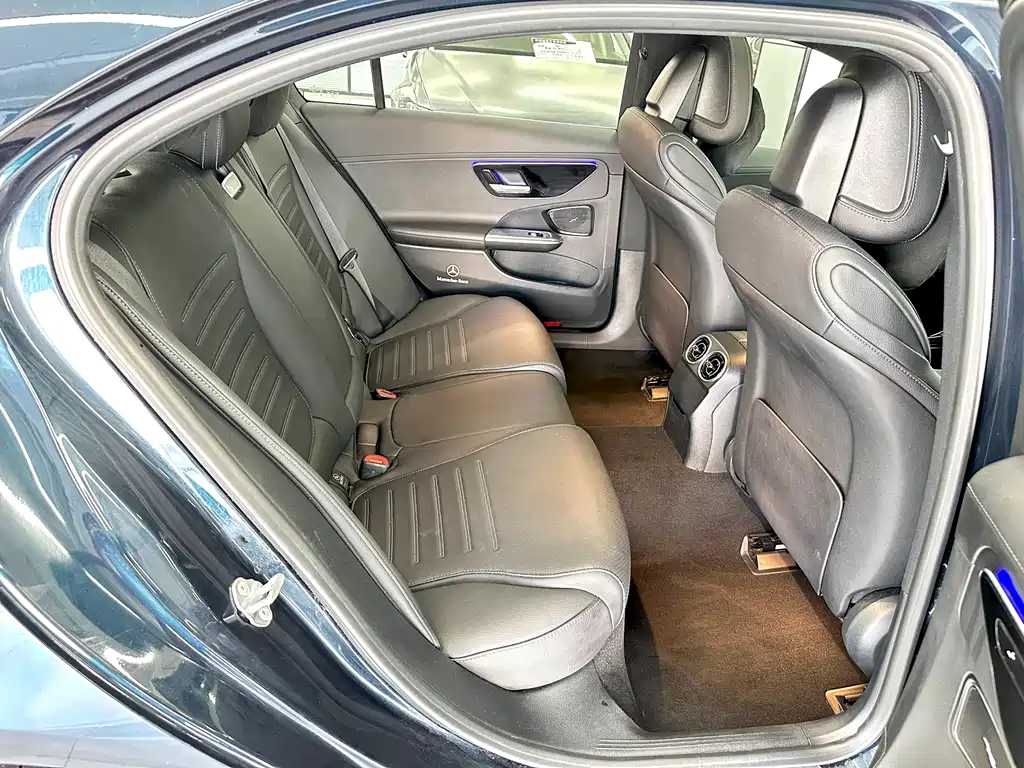 Mercedes-Benz C-Class 2023 — фото 11