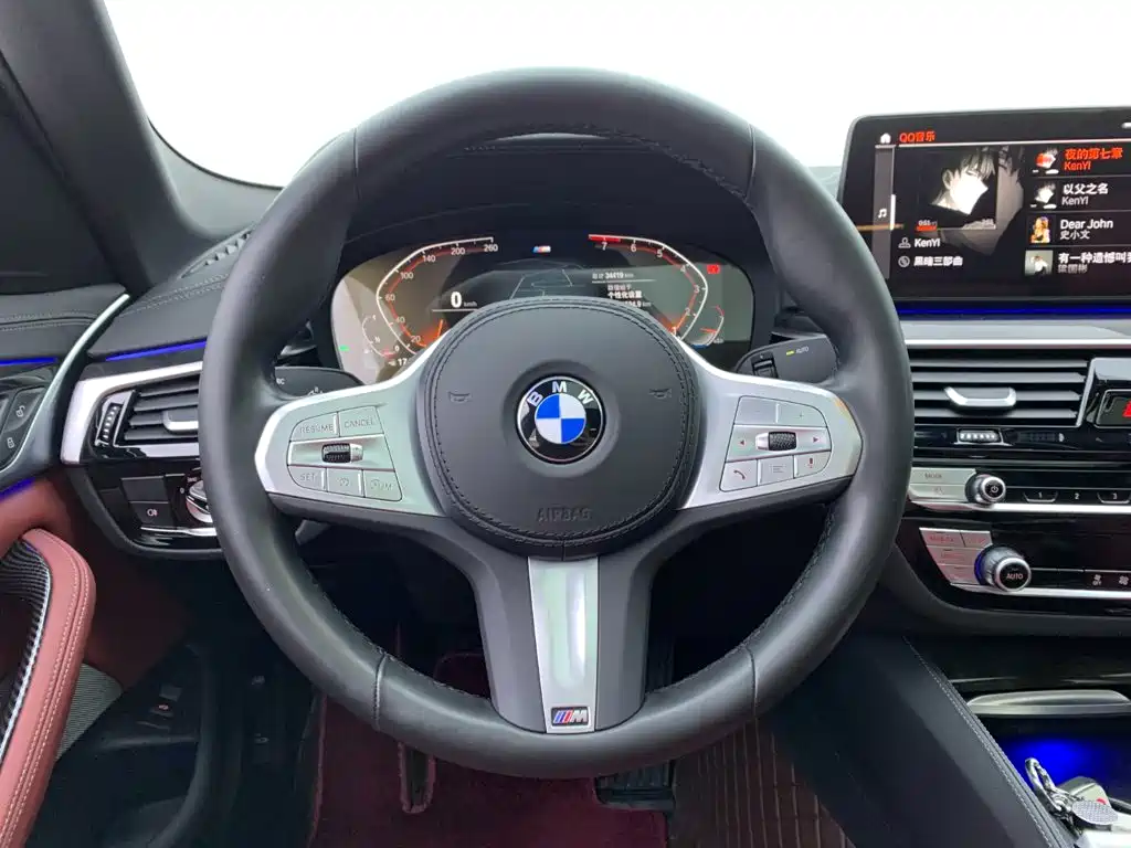 BMW 5 Series 2024 — фото 19