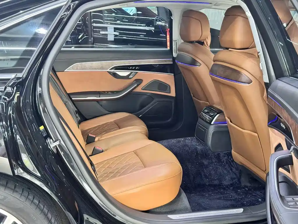 Audi A8 2023 — фото 17
