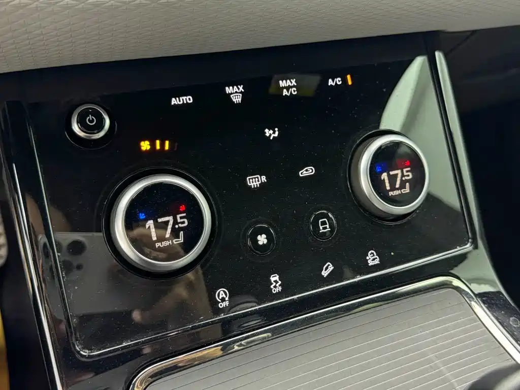 Land Rover Range Rover Evoque 2021 — фото 26