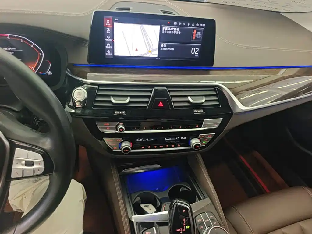 BMW 5 Series 2020 — фото 13