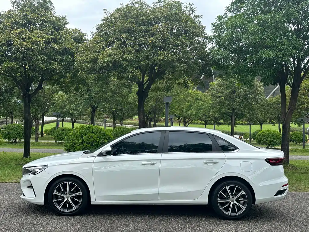 Geely Emgrand 2021 — фото 23