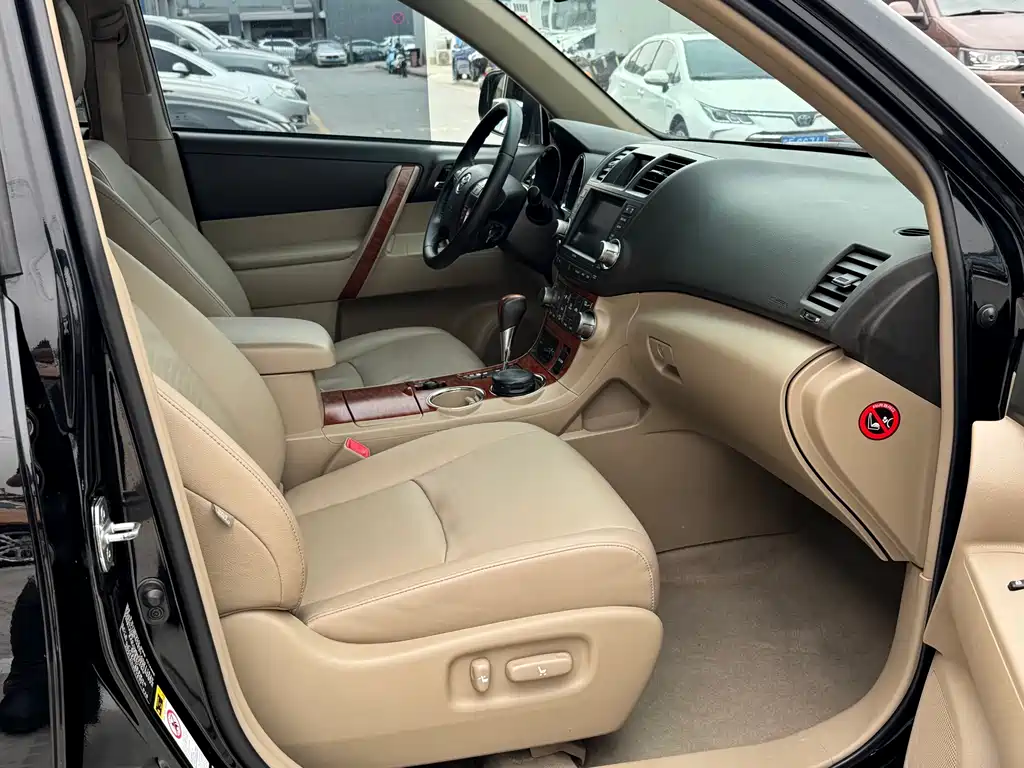 Toyota Highlander 2010 — фото 10