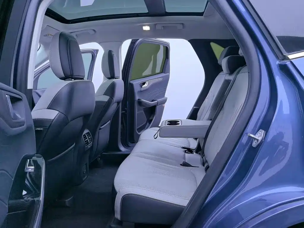 Ford Edge 2023 — фото 8