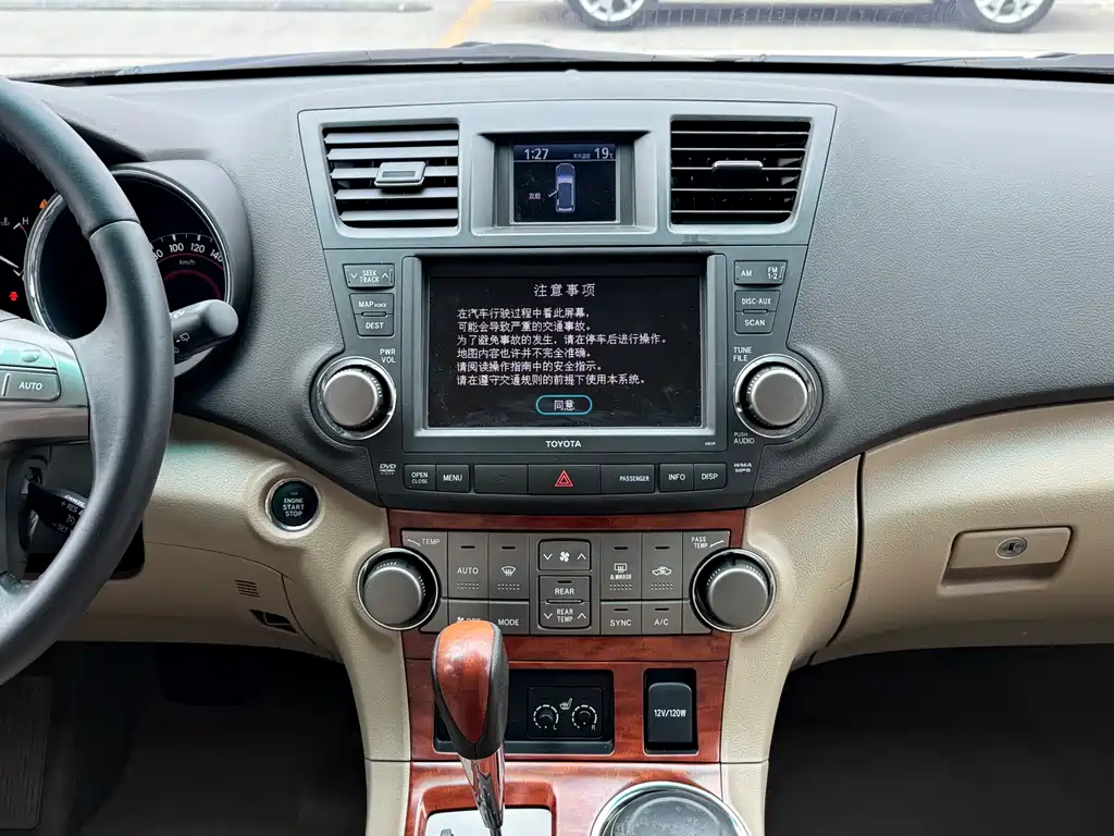 Toyota Highlander 2010 — фото 13