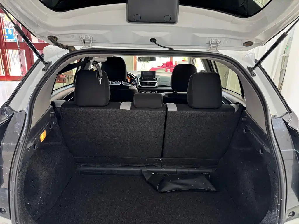 Toyota Yaris L 2022 — фото 18