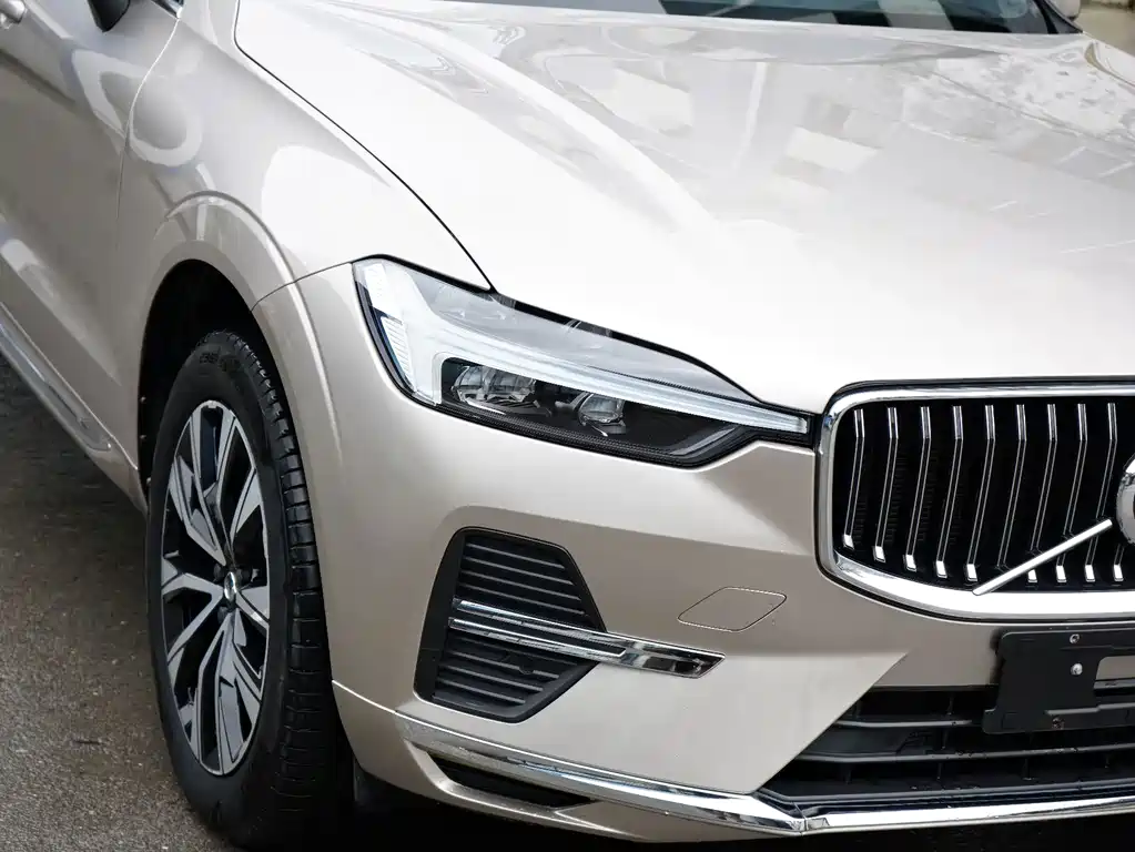 Volvo XC60 2023 — фото 10