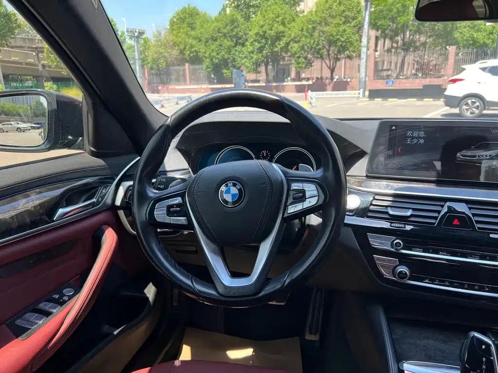 BMW 5 Series 2018 — фото 17