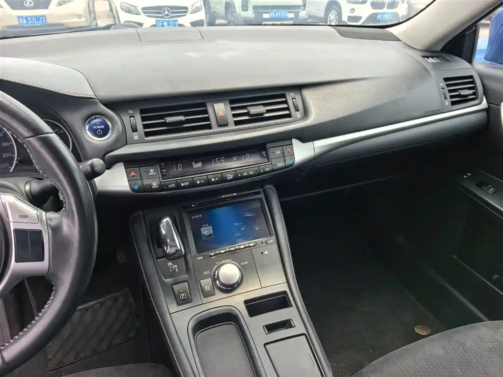 Lexus CT 2012 — фото 12