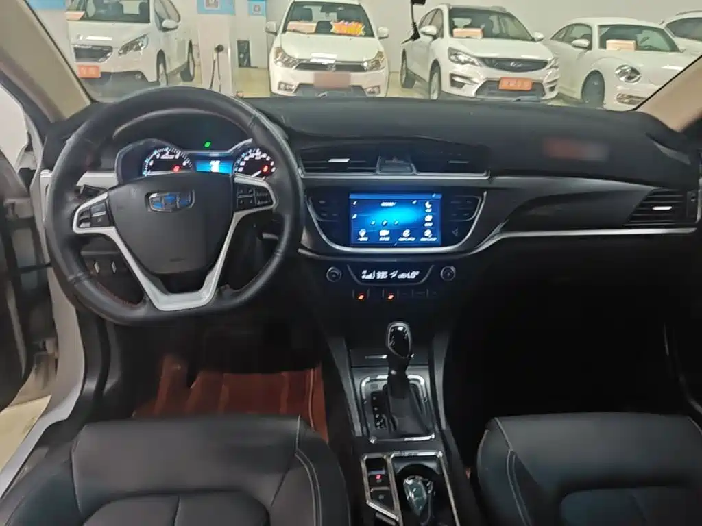 Geely Emgrand 2018 — фото 10