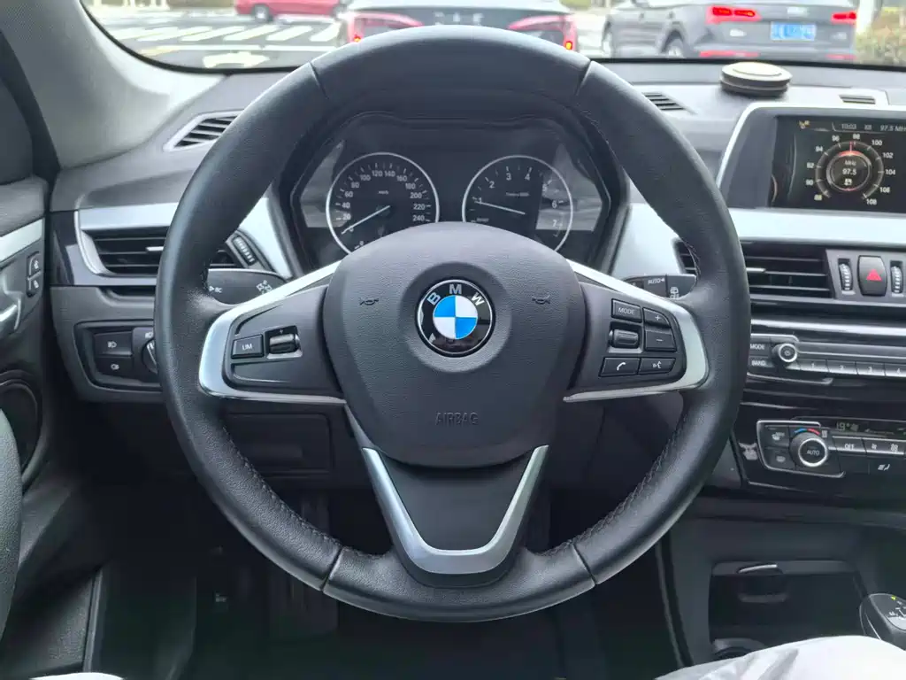 BMW X1 2016 — фото 18