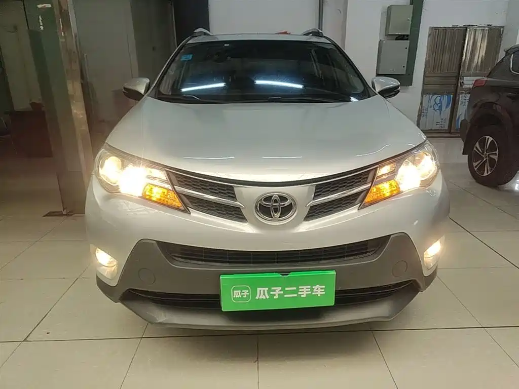 Toyota RAV4 2015 — фото 3