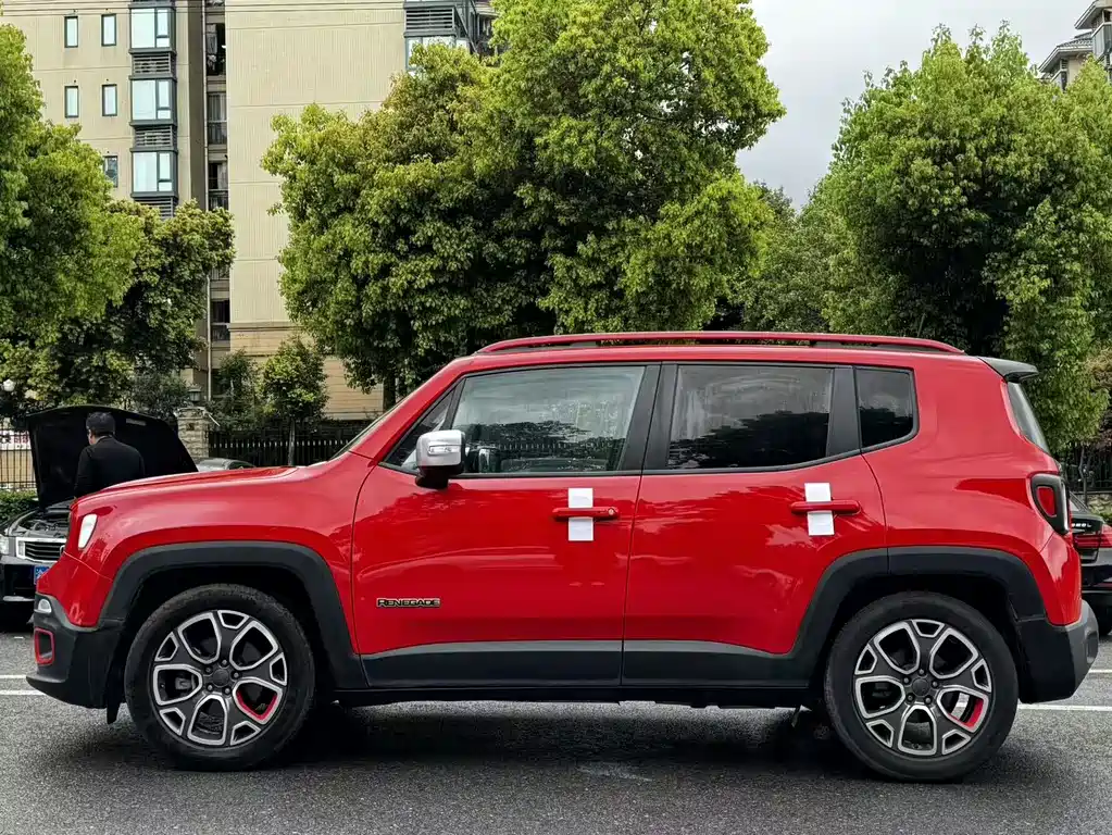Jeep Renegade 2016 — фото 7