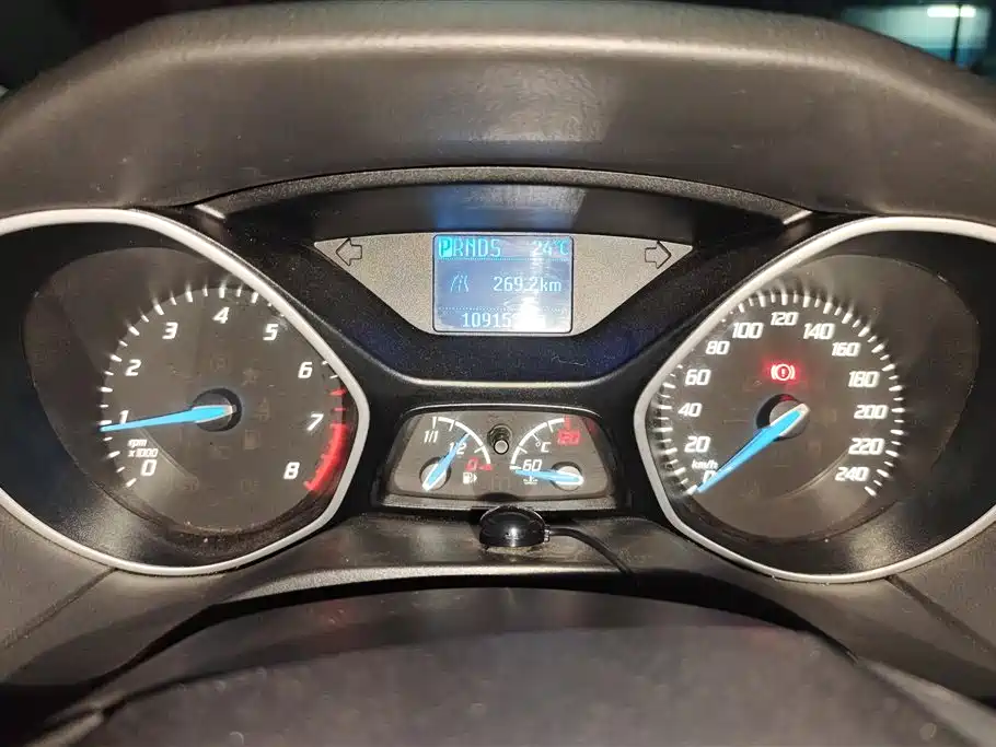 Ford Focus 2013 — фото 14