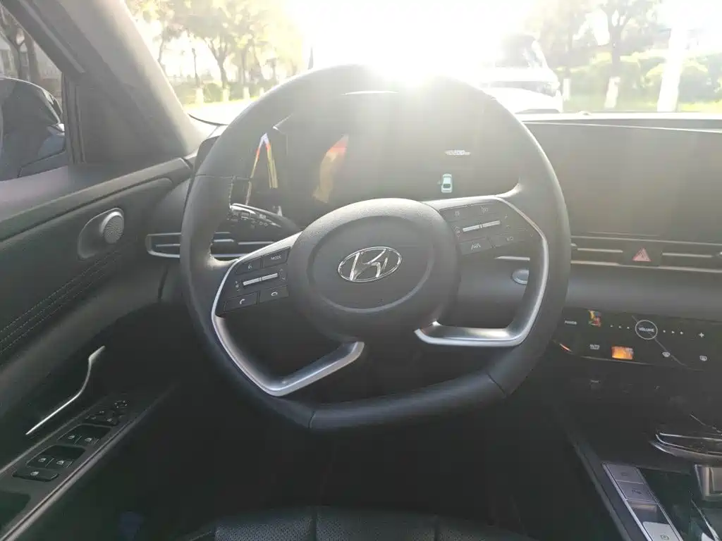Hyundai Elantra 2023