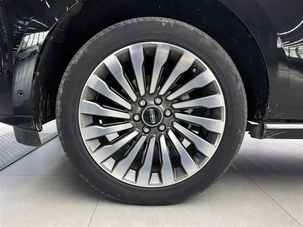 Lincoln Navigator 2021 — фото 11