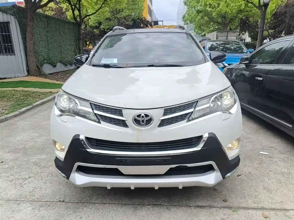 Toyota RAV4 2015 — фото 3