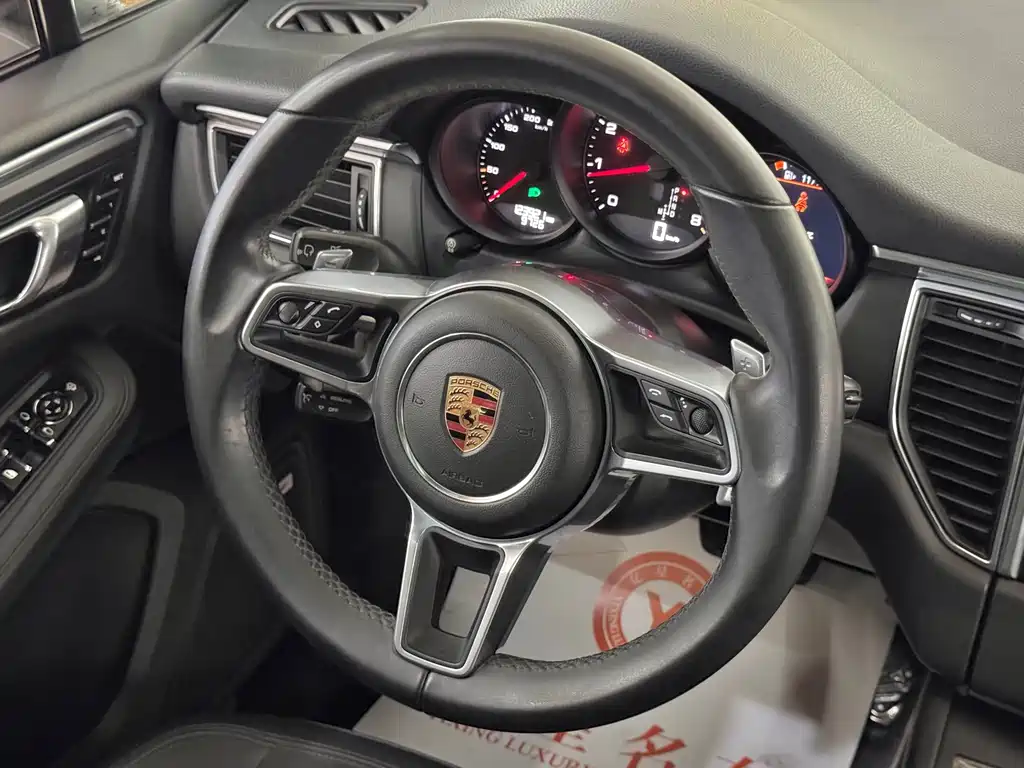 Porsche Macan 2016 — фото 15