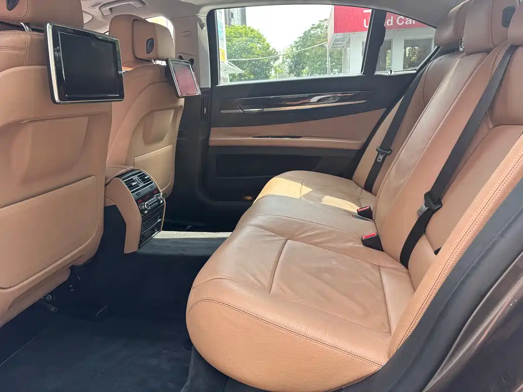 BMW 7 Series 2014 — фото 20