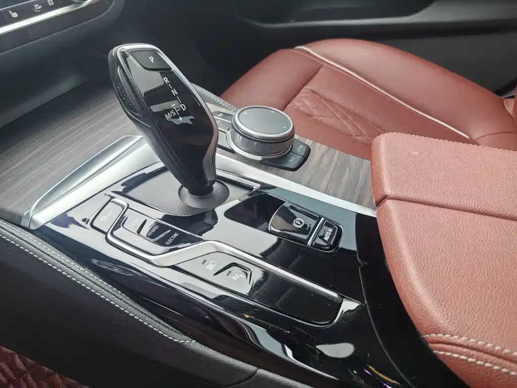 BMW 5 Series New Energy 2021 — фото 9