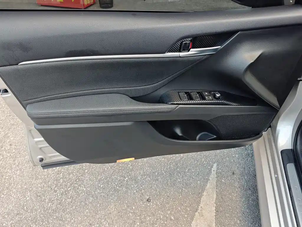 Toyota Camry 2021 — фото 18