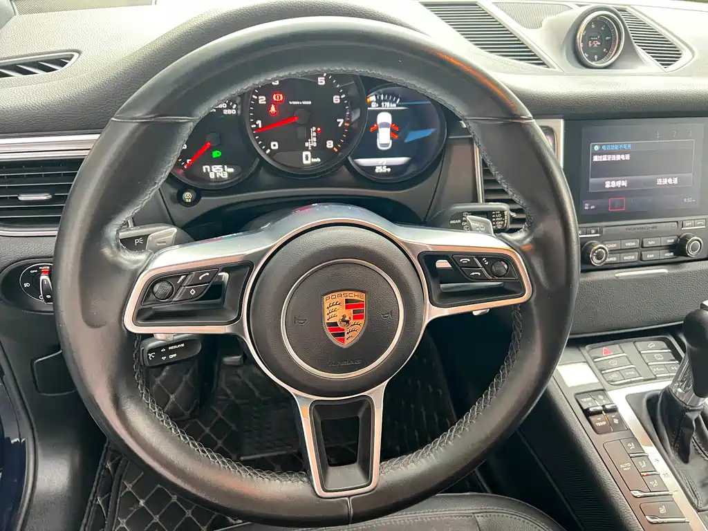 Porsche Macan 2017 — фото 25