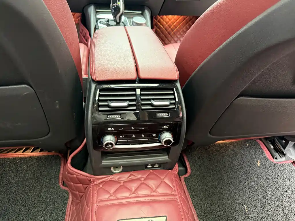 BMW 5 Series 2020 — фото 16