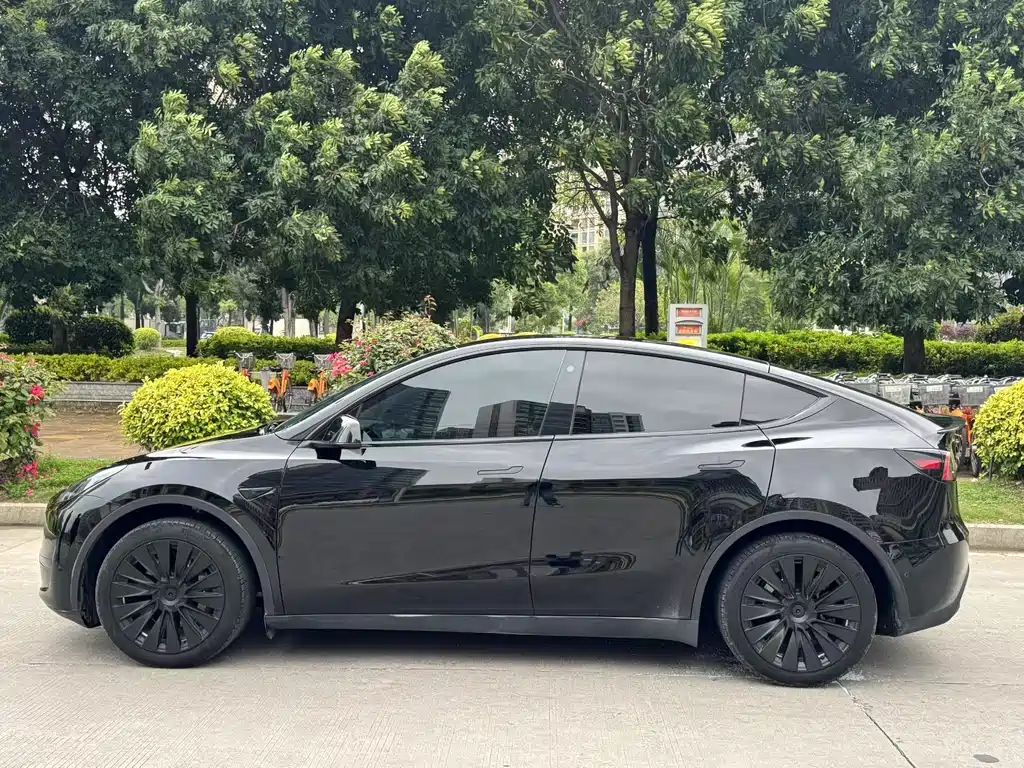Tesla Model Y 2023 — фото 8