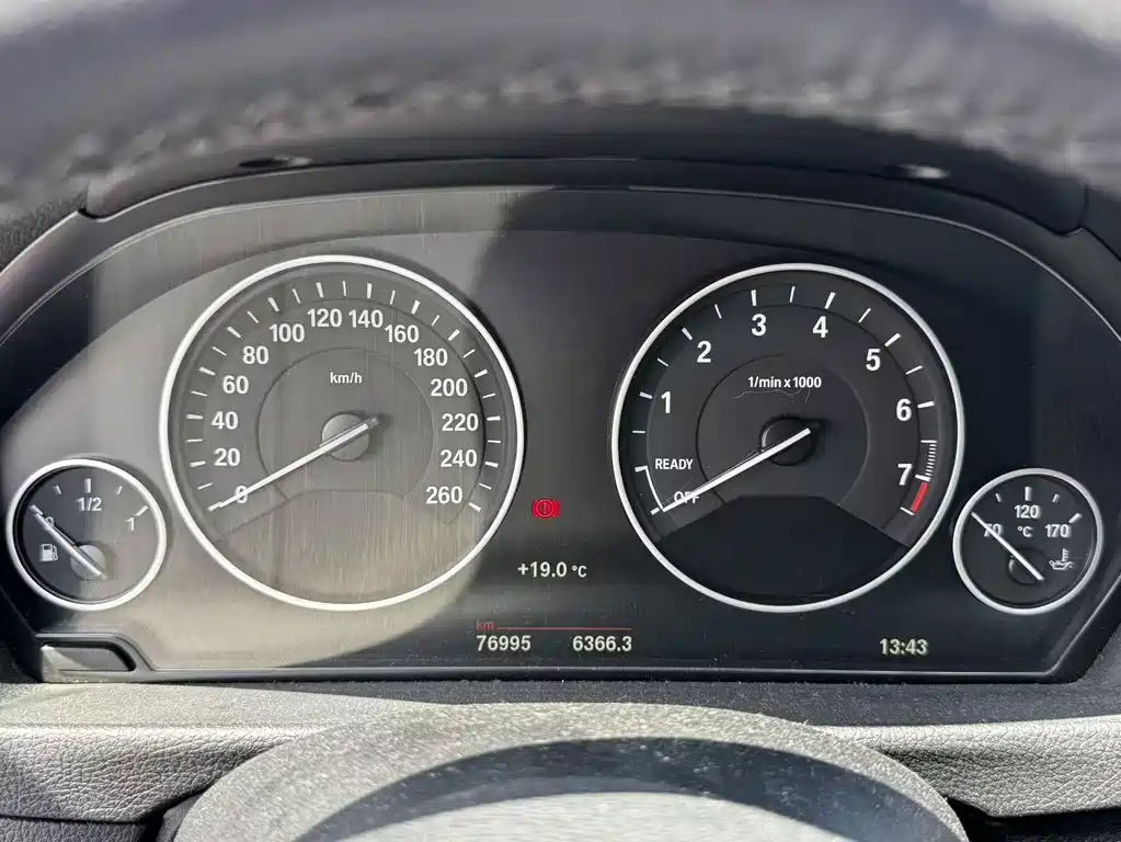 BMW 3 Series 2019 — фото 12