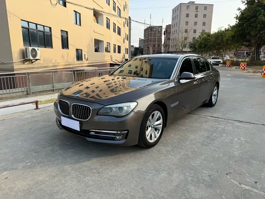 BMW 7 Series 2013 — фото 1