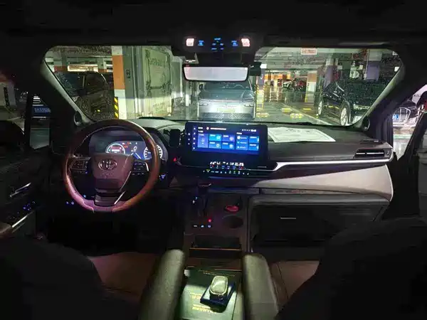 Toyota Granvia 2023