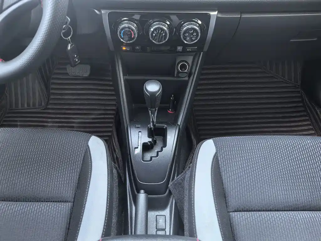 Toyota Yaris L 2021 — фото 13