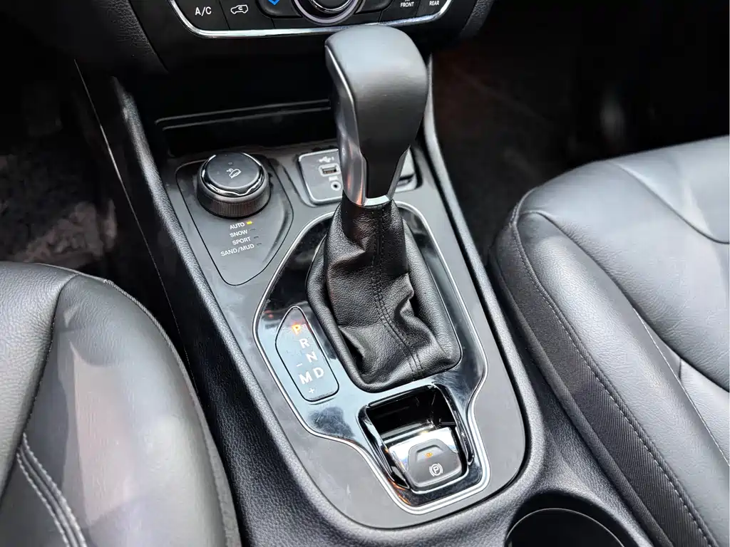 Jeep Cherokee 2020 — фото 17