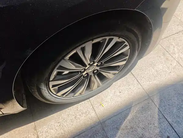 Hongqi E-QM5 2024