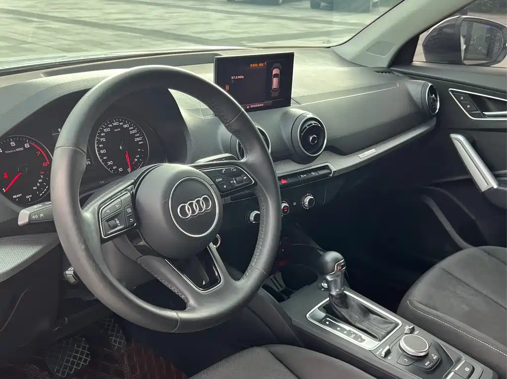 Audi Q2L 2020 — фото 12