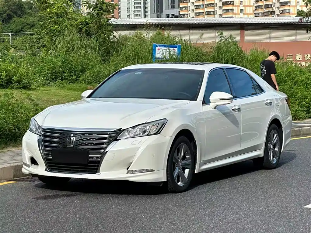 Toyota Crown 2017