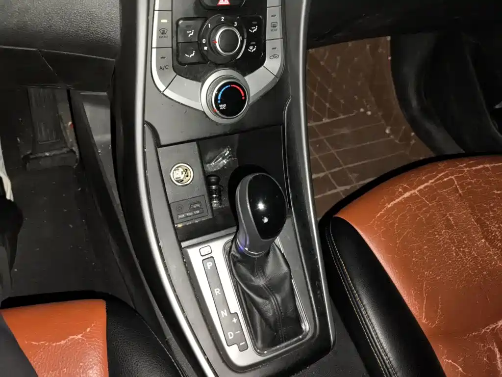Hyundai Elantra Langdong 2015 — фото 10