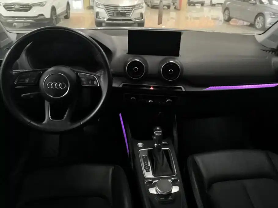 Audi Q2L E-Tron 2020 — фото 12