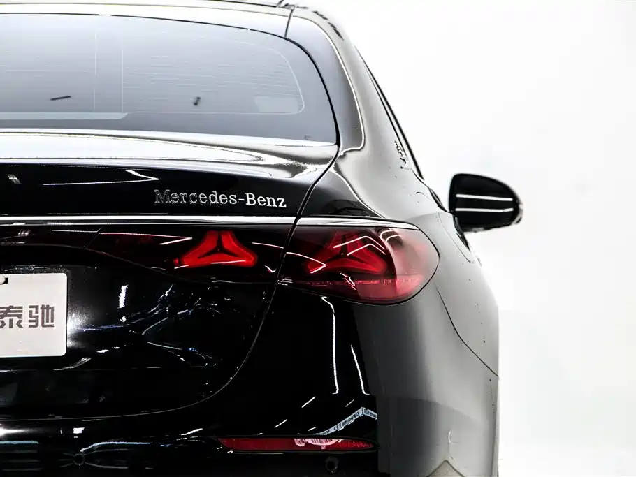 Mercedes-Benz E-Class 2025 — фото 10