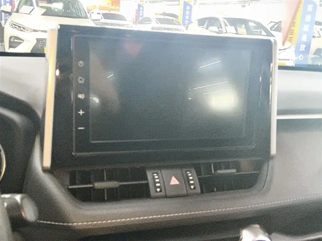 Toyota RAV4 2021 — фото 13