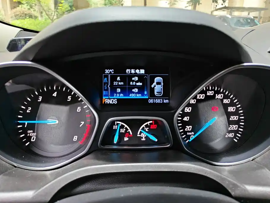 Ford Kuga 2015 — фото 14