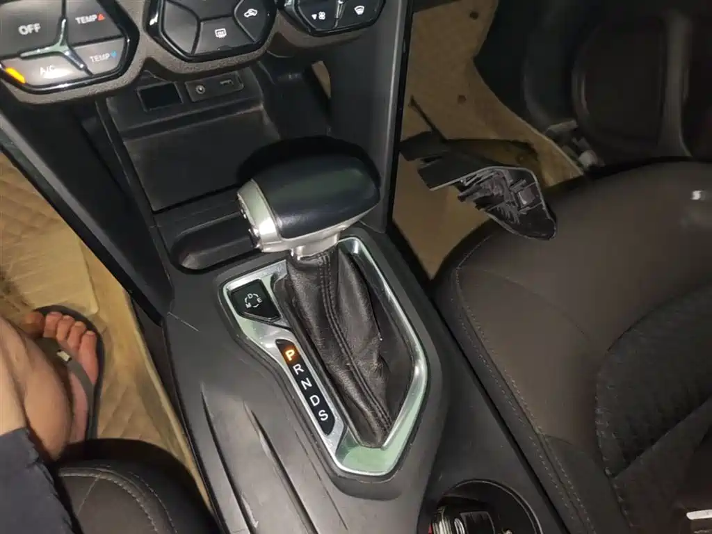 GAC Motor Trumpchi GS4 2016 — фото 14