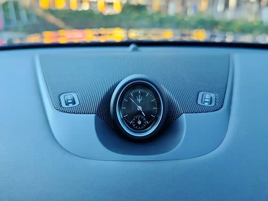 Maserati Levante 2018 — фото 20