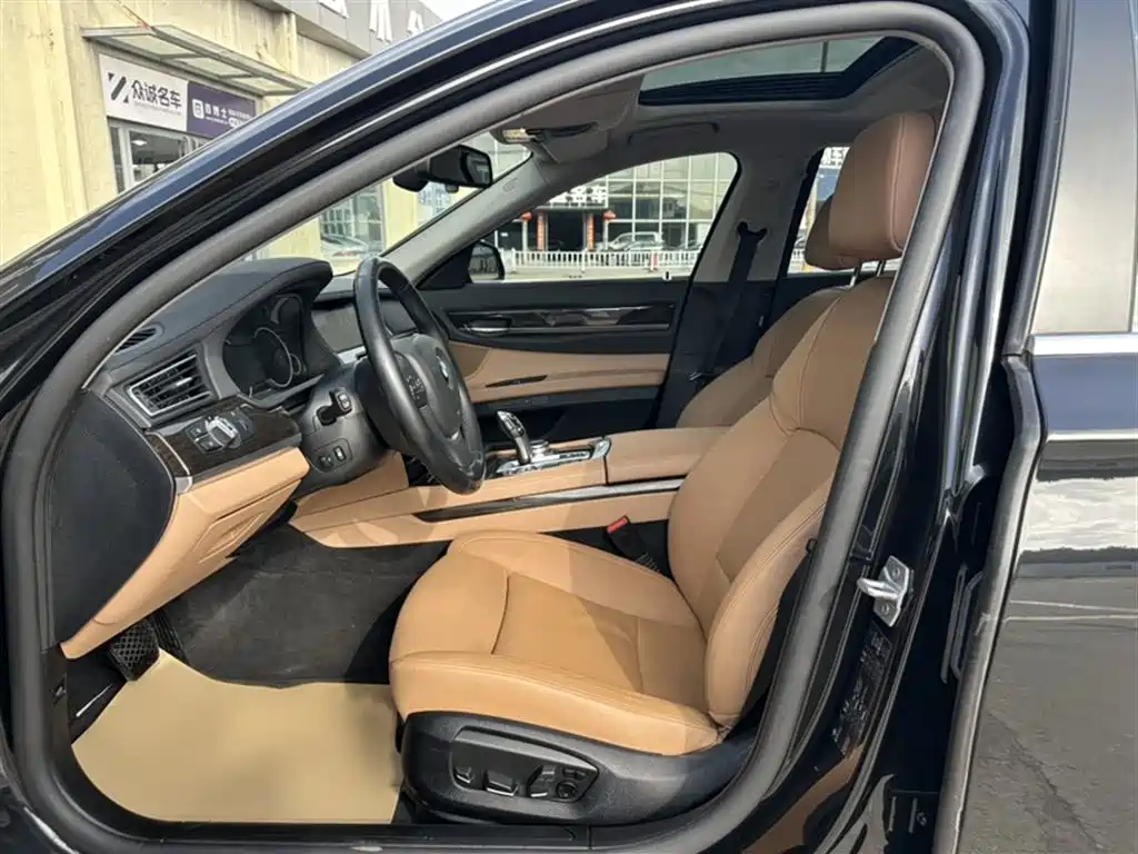 BMW 7 Series 2015 — фото 12