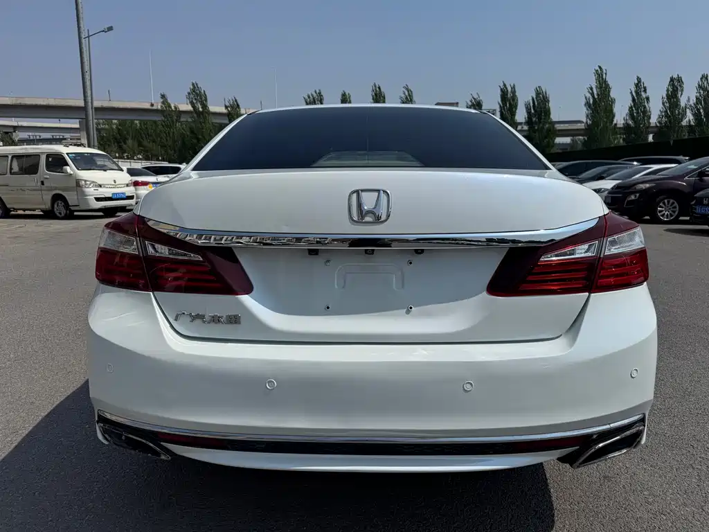 Honda Accord 2016 — фото 10
