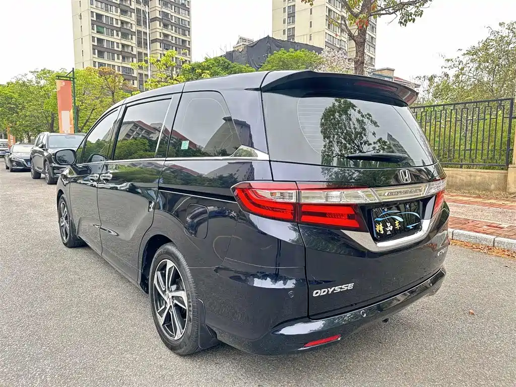 Honda Odyssey 2017 — фото 13