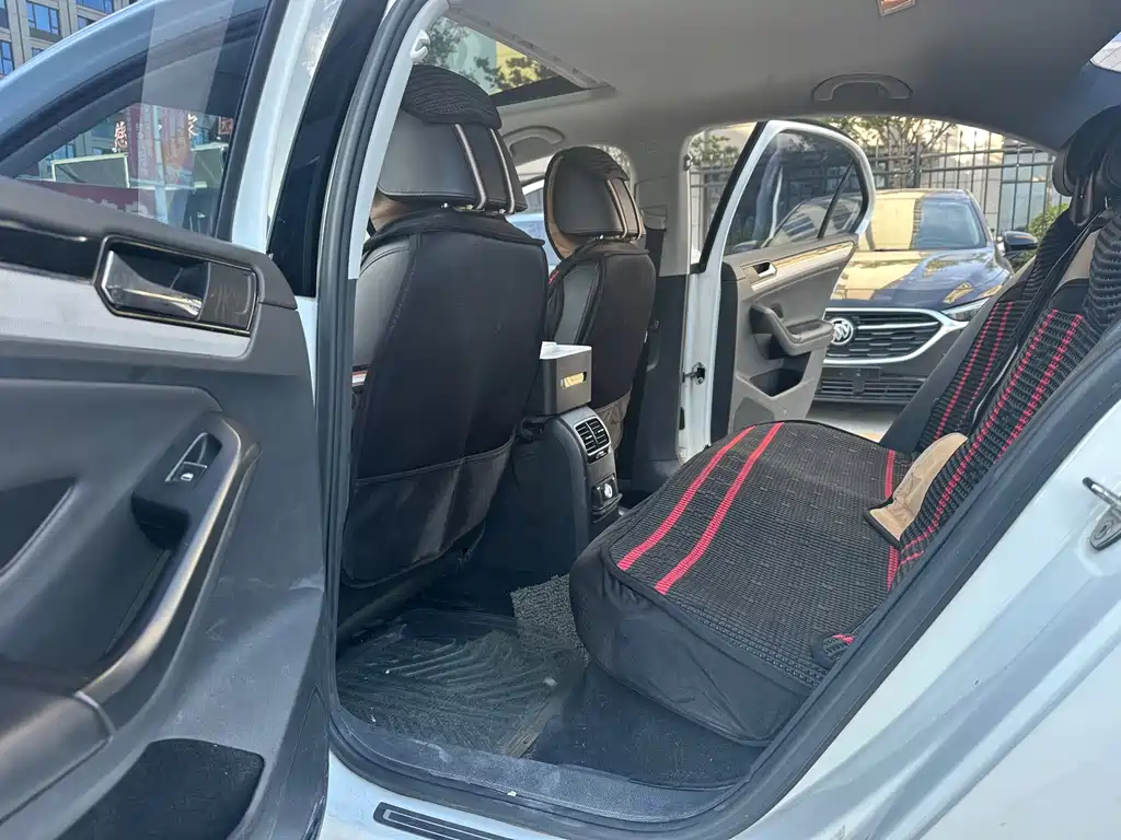 Volkswagen Sagitar 2018
