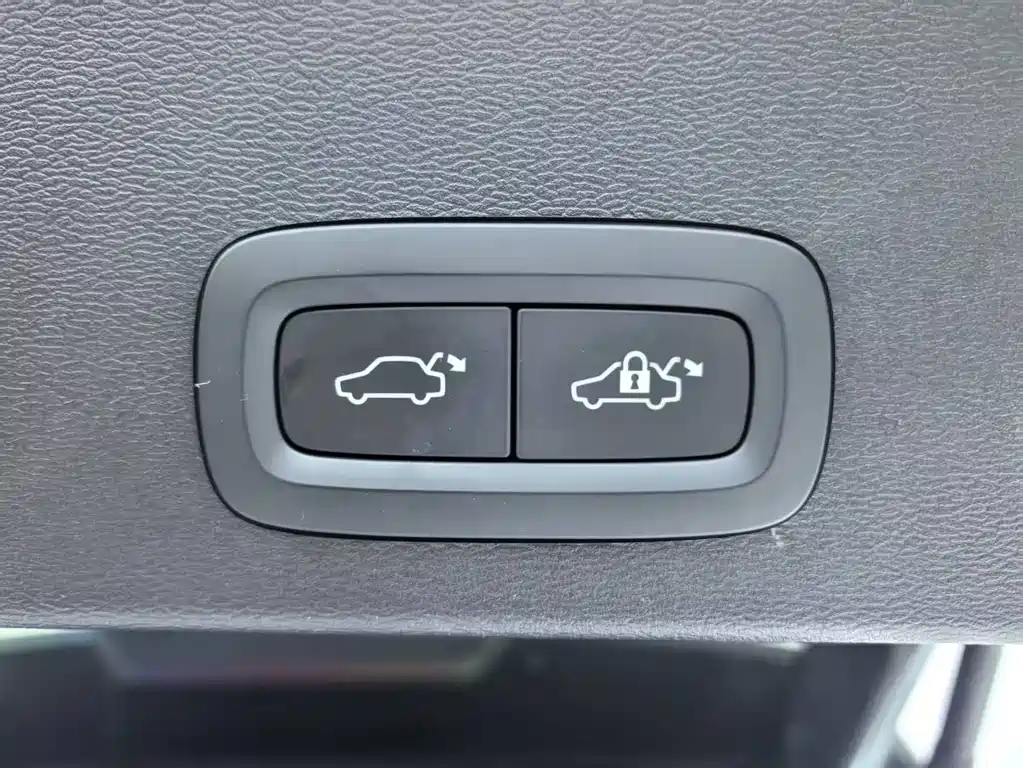 Volvo XC40 2018 — фото 27
