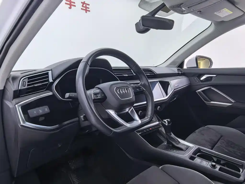 Audi Q3 2020 — фото 17